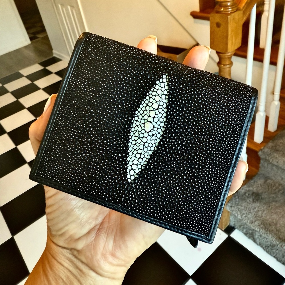 Black sting ray Textured Wallet with White Accent 100% authentic. New 4.5x8”